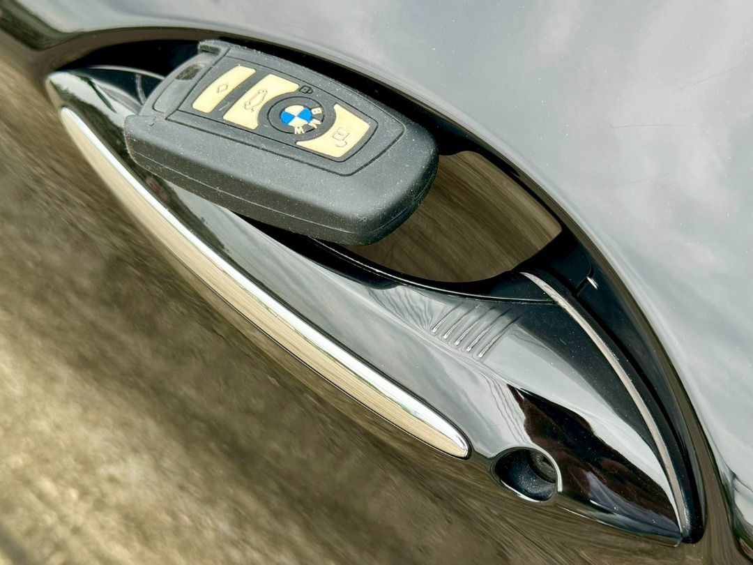 由 wei_jia. (刊登 ID 1368873351，圖片 2) 提交，位於 彰化縣 (Changhua) 的 🦉 2013 BMW 5-Series Sedan 528i M-sport 2.0 小改款 (類別：汽車出售)，說明：❗️新價格 39.8萬❗️還可超貸 3X萬零用週轉金💰 2013 BMW 5-Series Sedan 528i 2.0 小改款 原鈑件 可認證 正 M 版 可超貸 3X 萬 免鑰摸門、分區恆溫、中控大螢幕、換檔撥片、電動天窗、後出風口、ISOFIX、前後霧燈 定速巡航、循跡防滑、胎壓監控、LED日行燈、抬頭顯示器、雙前冷熱通風座椅、電動尾門 ❗️ 開價不等於成交價 / 歡迎預約鑑賞面議❗️ 可協助全額貸款，強力過件專案 預約電話 : 0 9 7 6 9 3 5 1 5 7 楊先生 賞車地址 : 彰化縣花壇鄉中山路二段 578 號 ( 國彰駕訓班正對面 ) ✅ 可認證 ✅ 履約保證 ✅ 非重大事故 ✅ 非泡水整新 ✅ 里程無變造 ✅ 非營業車改回 ✅ 
