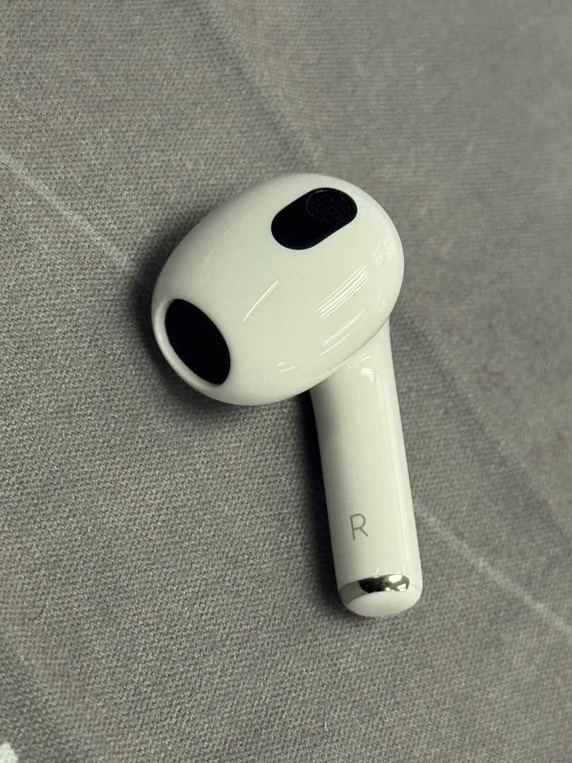 AirPods Gen 3 Right Side | Gen 3 AirPod Right Side| AirPods (Gen3) Right Side| AirPods 3 Right| Apple AirPod 3rd Gen Right Side | Gen 3 Right Side Replacement AirPod (Brand New/Apple Authentic) (Category: Earphones) located in Singapore. Submitted by henry_jeniffer (Listing ID 1368775935, Image 1). Description: Selling only Brand New and Not paired/Not Activated Apple AirPods Gen 3 Right side AirPod with WARRANTY!! Local set ZA/A, Made in Vietnam