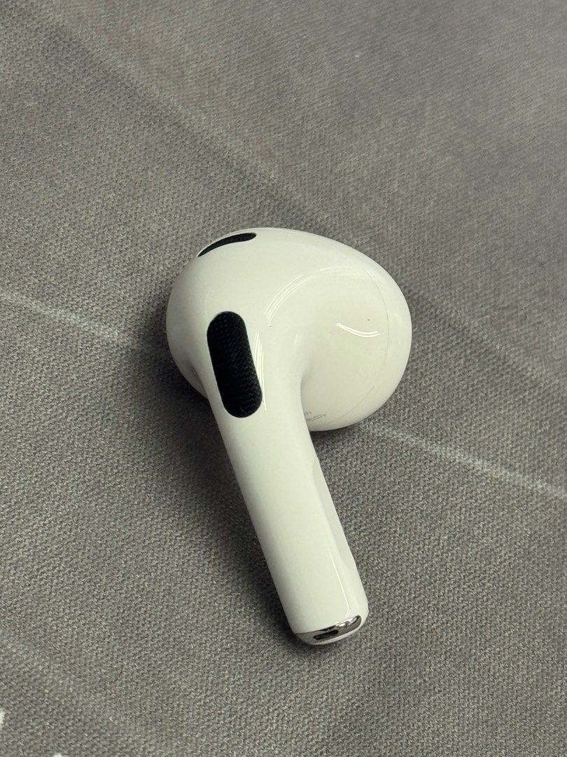 AirPods Gen 3 Right Side | Gen 3 AirPod Right Side| AirPods (Gen3) Right Side| AirPods 3 Right| Apple AirPod 3rd Gen Right Side | Gen 3 Right Side Replacement AirPod (Brand New/Apple Authentic) (Category: Earphones) located in Singapore. Submitted by henry_jeniffer (Listing ID 1368775935, Image 3). Description: Selling only Brand New and Not paired/Not Activated Apple AirPods Gen 3 Right side AirPod with WARRANTY!! Local set ZA/A, Made in Vietnam