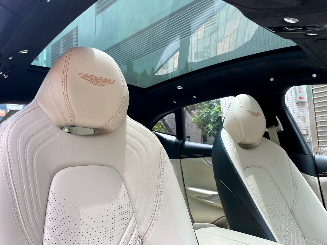 Aston Martin DBX Auto62864837097473114