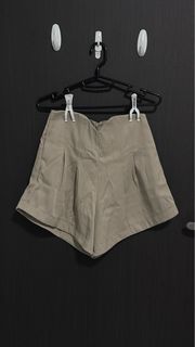 (Category: ) located in . Submitted by clearmyclothesssss (Listing ID 1368836496, Image 1). Description: .