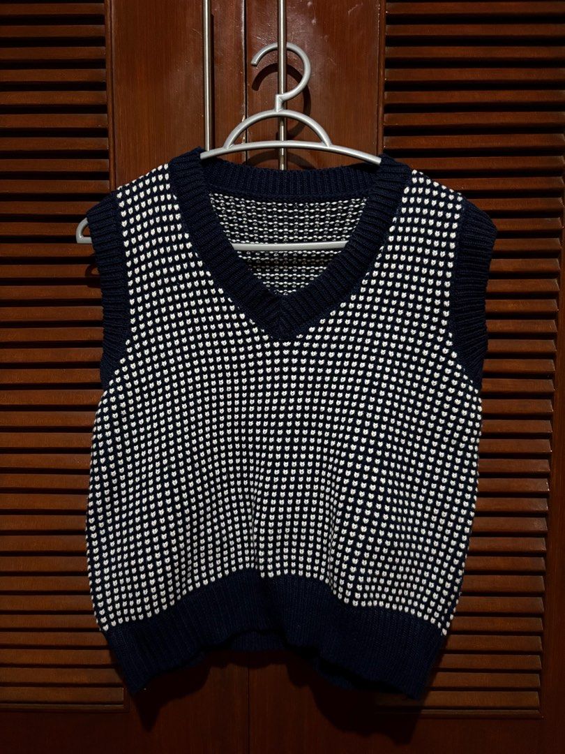 Blue Checkered Vest (Category: Others Tops) located in San Mateo. Submitted by piscesdotcom (Listing ID 1368942651, Image 1). Description: free sizing from sh0p33 (bought in the pandemic 😆) cute for layering! mop: gcash mod: ggx / lalamove.
