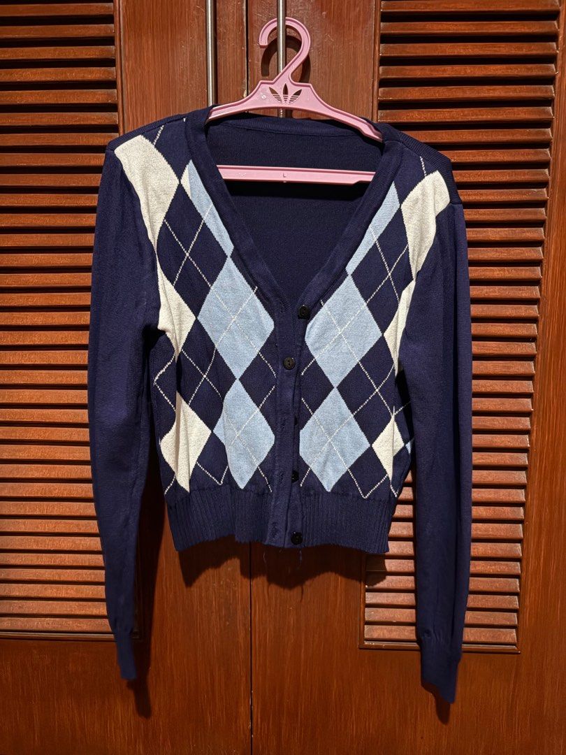 Brandy Melville INSP Argyle Cardigan (Category: Longsleeves) located in San Mateo. Submitted by piscesdotcom (Listing ID 1368942784, Image 1). Description: size s the cardigan is thick enough for ph weather! bought from sh0p33 YEARS ago 🥲 never worn outside, just fitted rfs: not my style anymore mop: gcash mod: ggx / lalamove.