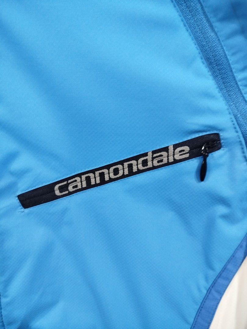 Cannondale convertible to vest jacket (Category: Activewear) located in Cavite. Submitted by epiboie (Listing ID 1368860454, Image 2). Description: Cannondale convertible to vest jacket Semi stormfit Size medium Excellent condition No issue 699.