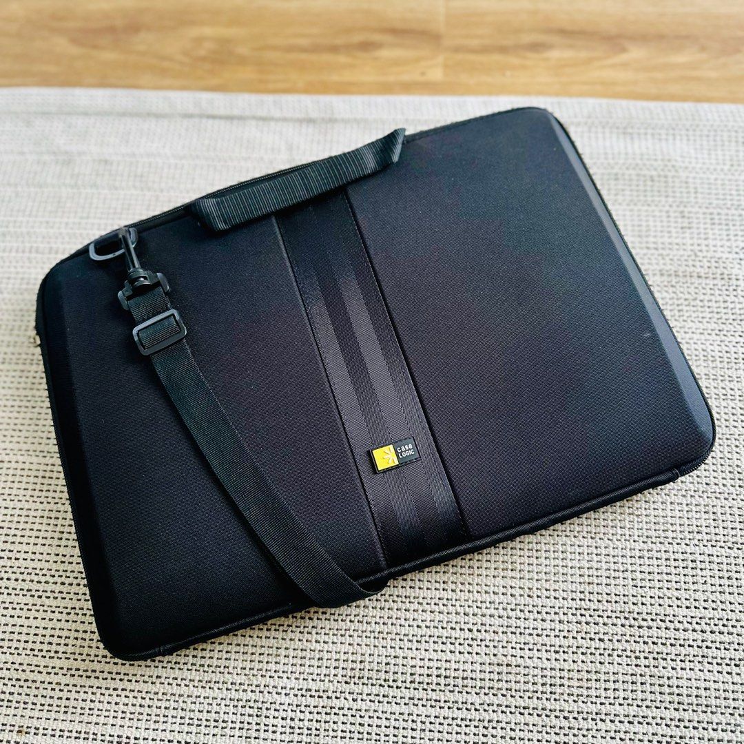 Case Logic 15” Laptop Bag/Case (Category: Laptop Bags & Sleeves) located in Paranaque City. Submitted by 903101 (Listing ID 1368826849, Image 1). Description: .