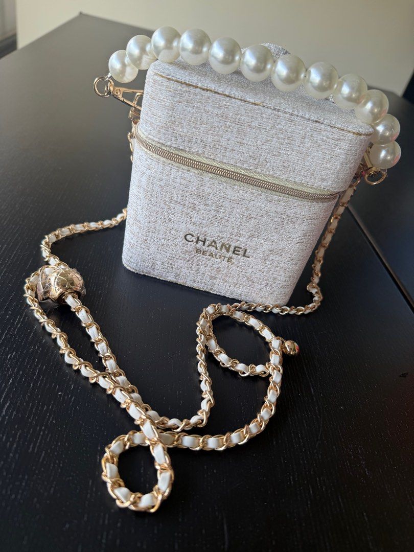 Chanel Beaute VIP Gift Vanity (Category: Bags & Wallets) located in Singapore. Submitted by rainbowxoxo (Listing ID 1368891303, Image 1). Description: Bought e vanity from another carousel seller and DIY into a sling bag. As good as new, never use. .