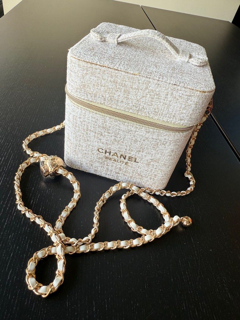 Chanel Beaute VIP Gift Vanity (Category: Bags & Wallets) located in Singapore. Submitted by rainbowxoxo (Listing ID 1368891303, Image 3). Description: Bought e vanity from another carousel seller and DIY into a sling bag. As good as new, never use. .