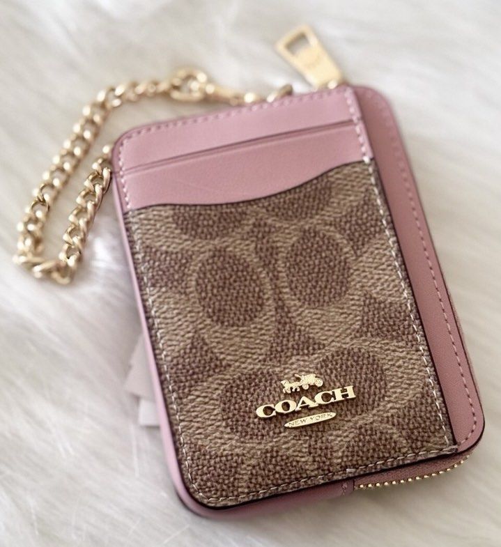 Coach Zip Card Slot Wallet (Category: Luxury Bags & Wallets) located in Cainta. Submitted by dyemgg (Listing ID 1366048998, Image 2). Description: Authentic Coach From Canada Onhand and ready to ship.