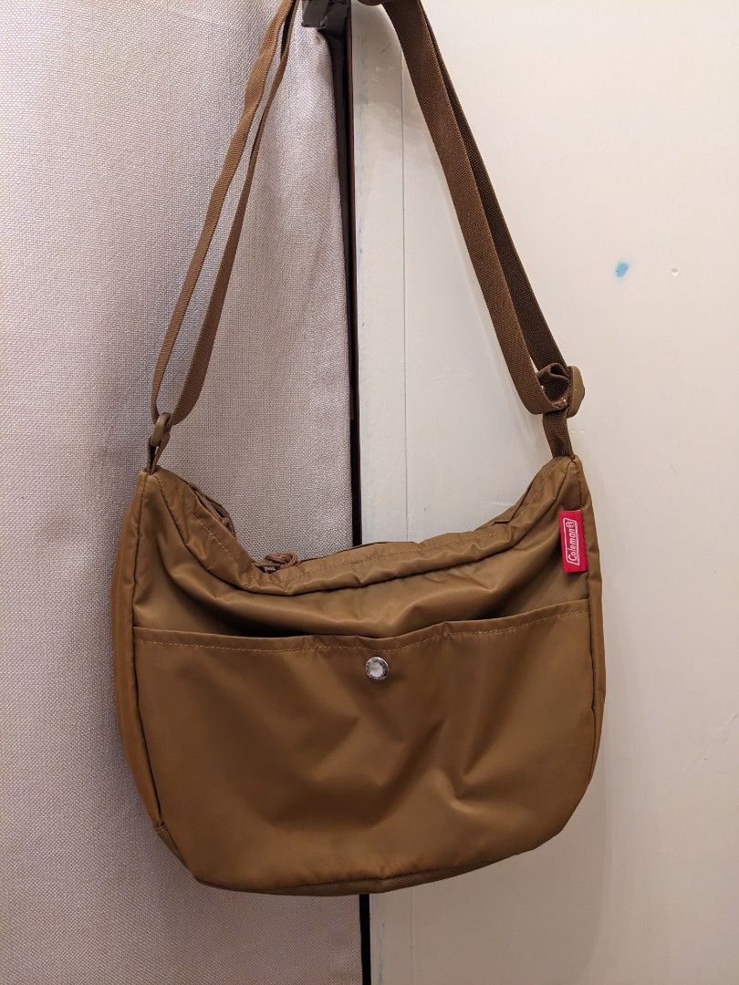 Coleman Walker Banana shoulder bag, 男裝, 袋, 小袋- Carousell