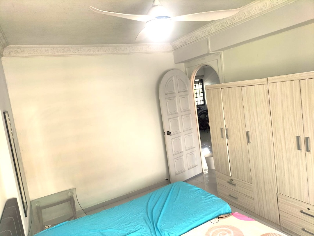 (Category: ) located in . Submitted by your_rental_specialist (Listing ID 1368818894, Image 1). Description: .