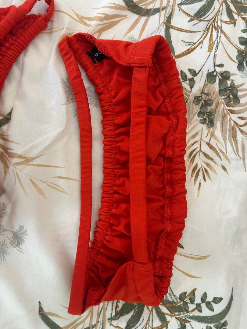 Costa bandeau orange bikini (Category: Bikinis & Swimsuits) located in Dumaguete. Submitted by soflow (Listing ID 1368952784, Image 3). Description: size XS still good condition, used with care rfs: doesn't fit me anymore 😭 buy the string bikini with this one and get both for 1,400.
