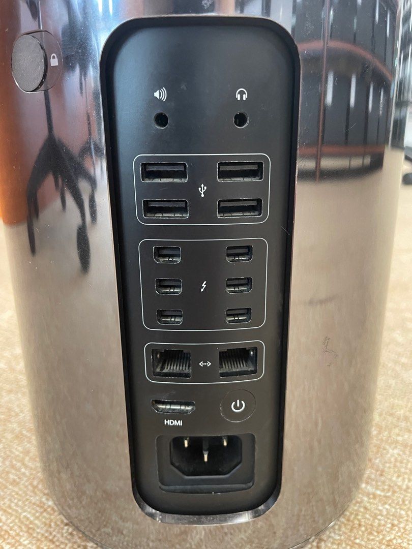 Cpu apple (Category: Desktops) located in Kuala Lumpur. Submitted by fongkevin (Listing ID 1368809208, Image 2). Description: Mac pro 2013 year . XEON 3 gb amd GPU , 64gb ram + 500gb memory .