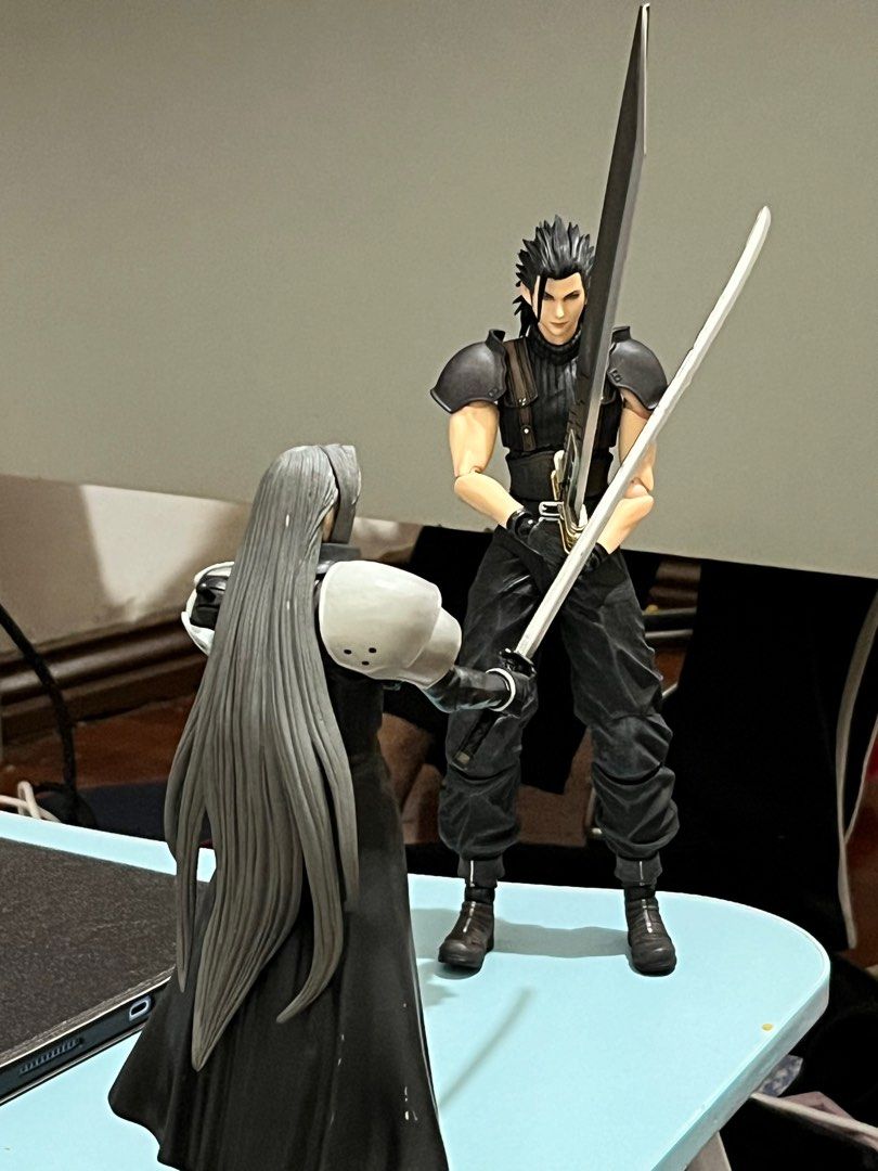 FF7 - Crisis Core - ZACK FAIR figure (Loose) (Category: Figurines & Statues) located in Makati City. Submitted by affordahauls (Listing ID 1368869194, Image 3). Description: Complete accessories No Box Still new.