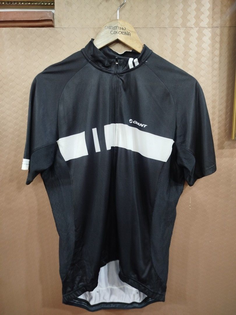 Giant cycling jersey (Category: Activewear) located in Cavite. Submitted by epiboie (Listing ID 1368857148, Image 1). Description: Giant cycling jersey Size large US XL Asian on tag Excellent condition No issue 549 _.
