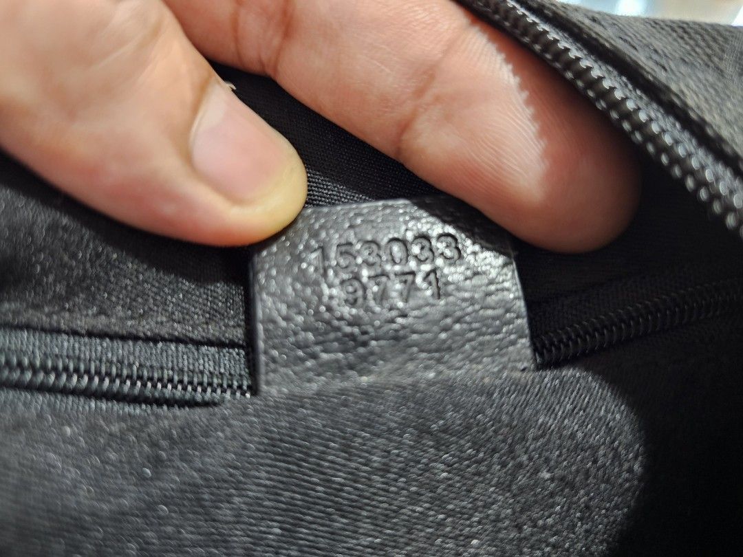 Guccibag (Category: Luxury Bags & Wallets) located in Tagbilaran City. Submitted by lugarpogi (Listing ID 1368831604, Image 3). Description: used in good con..