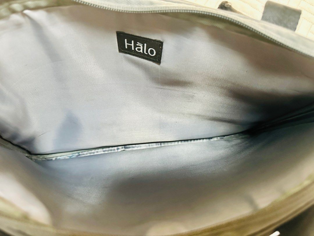 Halo Laptop Bag (Category: Laptop Bags & Sleeves) located in Binan City. Submitted by fashiongossiponlineboutique (Listing ID 1368825512, Image 2). Description: Halo Laptop Bag Sign of usage on the outside but inside still looks good P180.