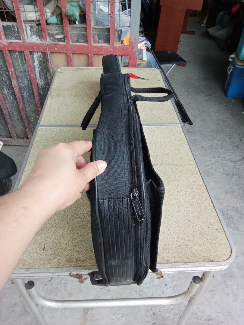 Ibanez Guitar gig bag (Category: Musical Instruments) located in San Pedro. Submitted by trisheljas_japansurplus (Listing ID 1368780085, Image 3). Description: for Sale Gig bag brand Ibanez in good Condition 2nd Hand came From Japan Surplus nego Price.