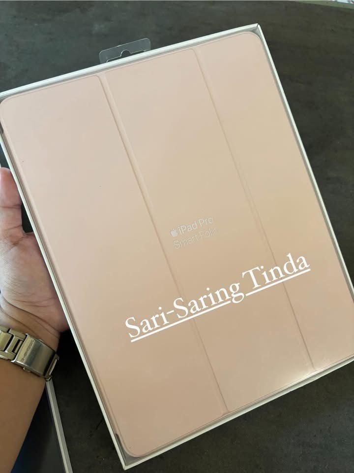 iPad Pro 12.9 inch Smart Folio (Category: Cases & Covers) located in Taytay. Submitted by michidc (Listing ID 1368925191, Image 1). Description: CLEARANCE SALE‼️ 2500 na lang each!!!😍 IPAD PRO 12.9 INCH SMART FOLIO 😍 ORIGINAL FROM POWERMAC‼️ AVAILABLE IN PINK SAND SRP 6,890❌❌❌ NOW ONLY 2500 (3k each old post)‼️‼️‼️ 1 pc per color only Pickup loc Taytay, Rizal Payments Gcash/BDO DM❤️.