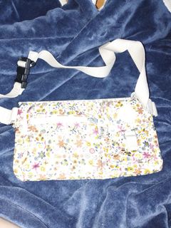 (Category: ) located in . Submitted by shopaholic_cousins (Listing ID 1368950018, Image 1). Description: .