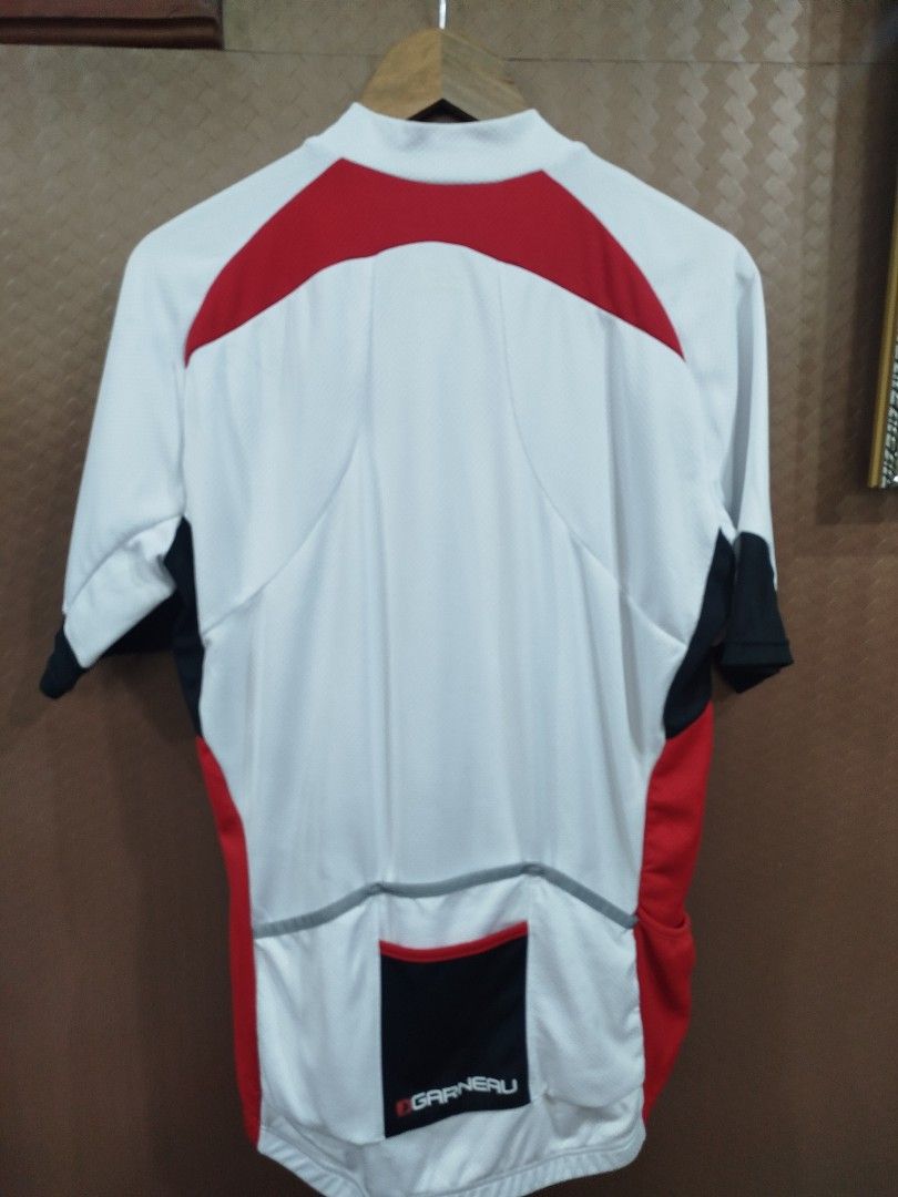 Louis garneau (Category: Activewear) located in Cavite. Submitted by epiboie (Listing ID 1368858569, Image 3). Description: Louis garneau Size large on tag Excellent condition No issue 499.