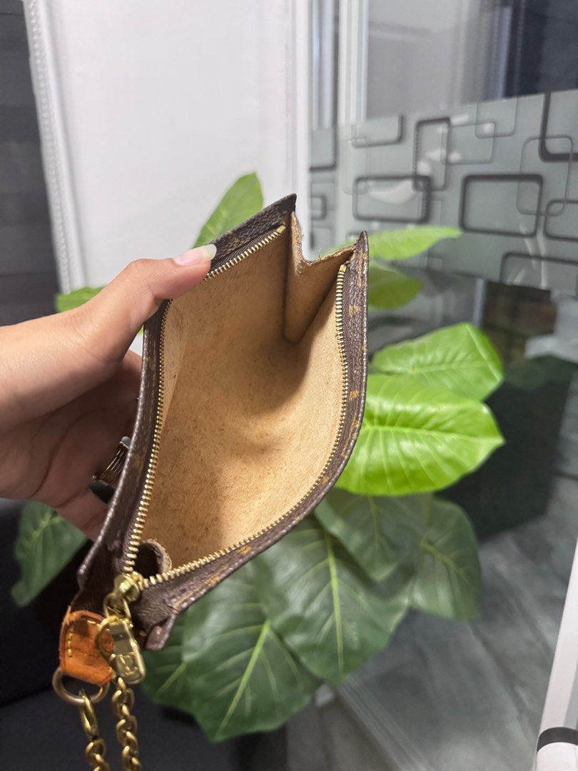 LV Pouchette with Entrup Auth Card (Category: Luxury Bags & Wallets) located in Manila. Submitted by hhcon0808 (Listing ID 1368841298, Image 2). Description: Legit Iv pouchette no code but with entru auth. card provided chain with box and dust bag pm me 📌 Disclaimer: We are not affiliated with any of the brands featured in this account. Copyrights and registered trademarks are reserved to the brand owner. All photos are mine. .