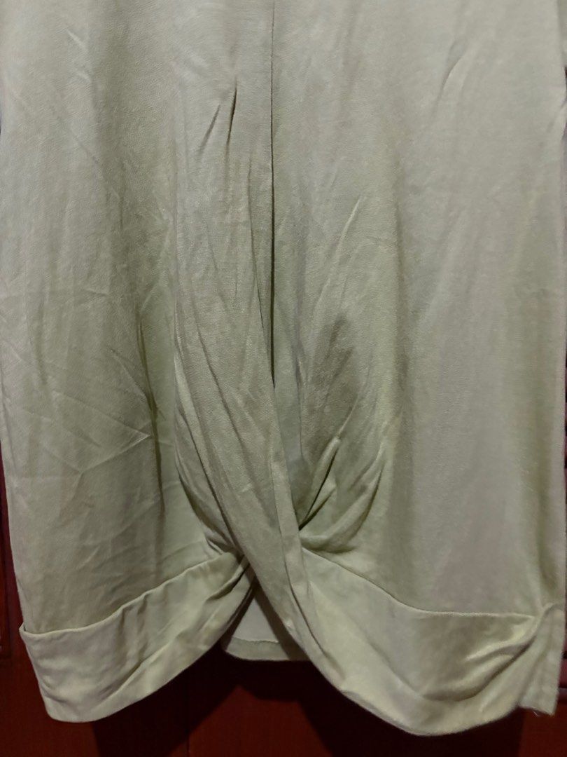 MANGO Basics Matcha Gathered Top (Category: Shirts) located in San Mateo. Submitted by piscesdotcom (Listing ID 1368942439, Image 2). Description: size xs but fits up to medium the gathered bottom is flattering perfect matcha green shade (looks better in person) rfs: decluttering colored tops i don’t think this is sold anymore mop: gcash mod: ggx / lalamove.