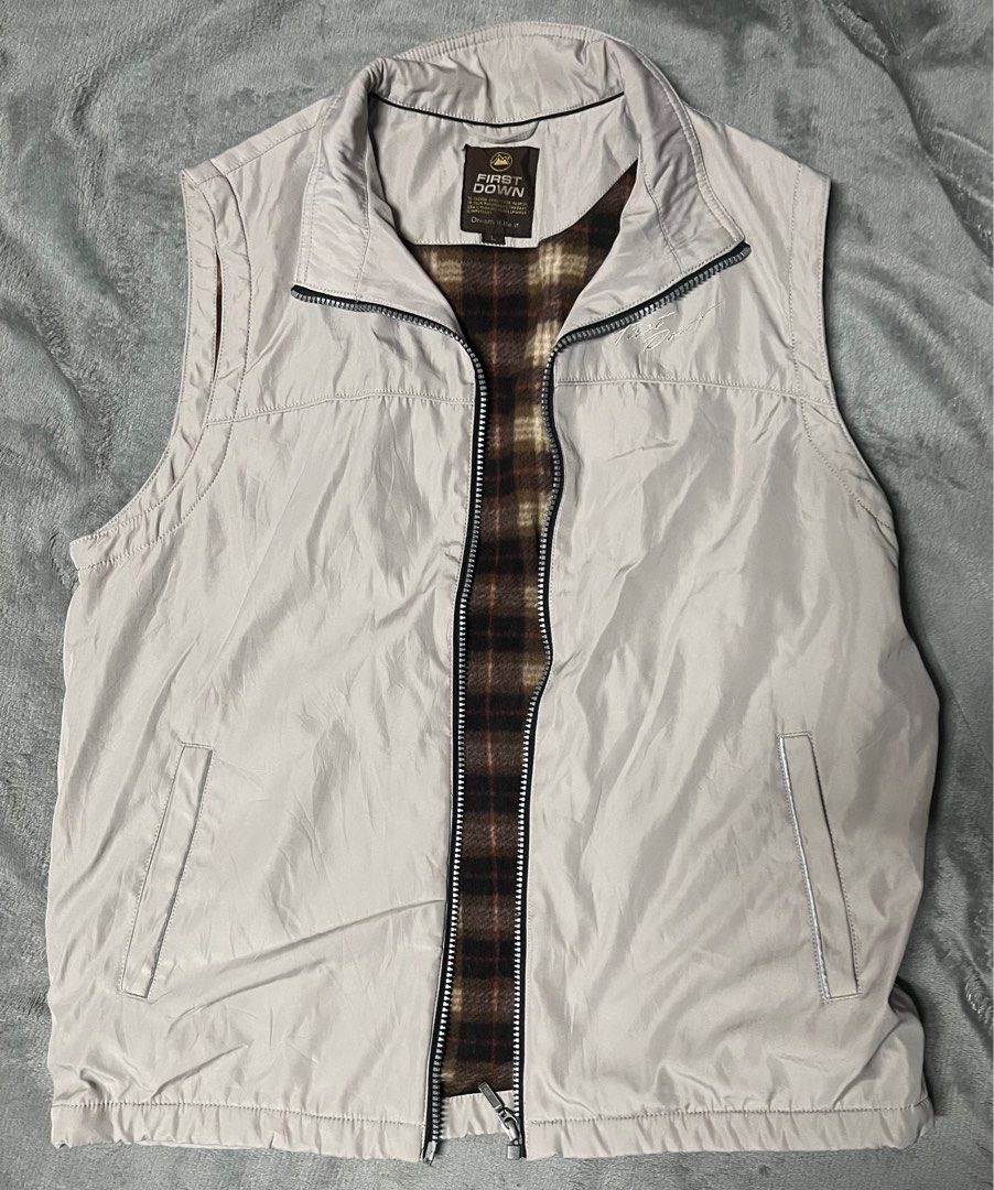 Men’s Vest (Category: Vests) located in Manila. Submitted by jkn082818 (Listing ID 1368936837, Image 1). Description: Large on Tag.