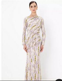 (Category: ) located in . Submitted by qistcloset (Listing ID 1368804845, Image 1). Description: .