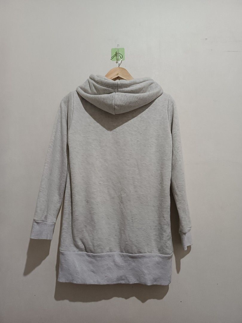 nyc carpeted hoodie (Category: Others Tops) located in Malabon City. Submitted by flowstate_rem (Listing ID 1368951929, Image 2). Description: dimes 20x29 issue: none courier: jnt +sf.