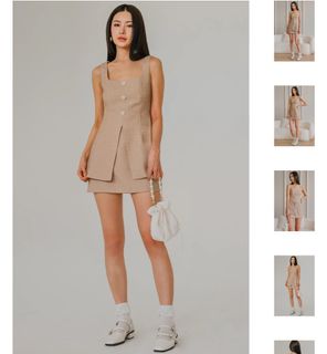 (Category: ) located in . Submitted by _wonderclothes (Listing ID 1368835274, Image 1). Description: .