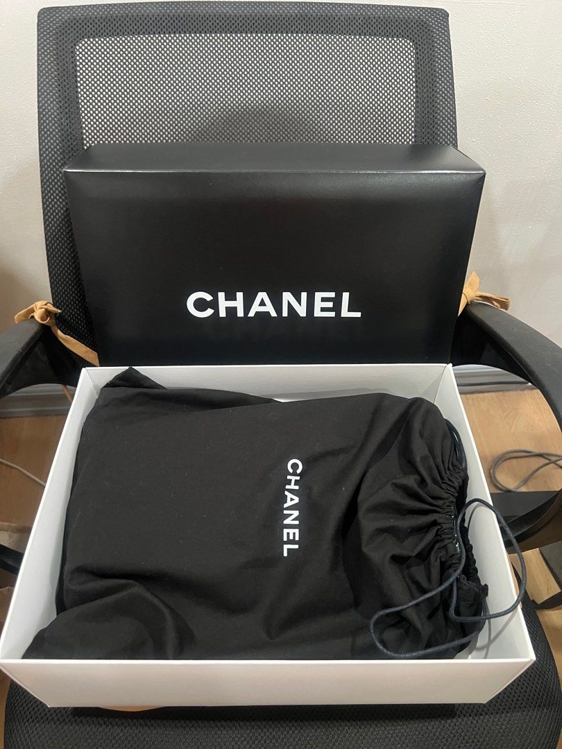 Original Chanel Pagoda Flap Bag (Category: Luxury Bags & Wallets) located in Quezon City. Submitted by tangled8 (Listing ID 1368792113, Image 1). Description: Original CHANEL - Black Pagoda Accordion Flap Shoulder Bag. Quilted Patent Leather.