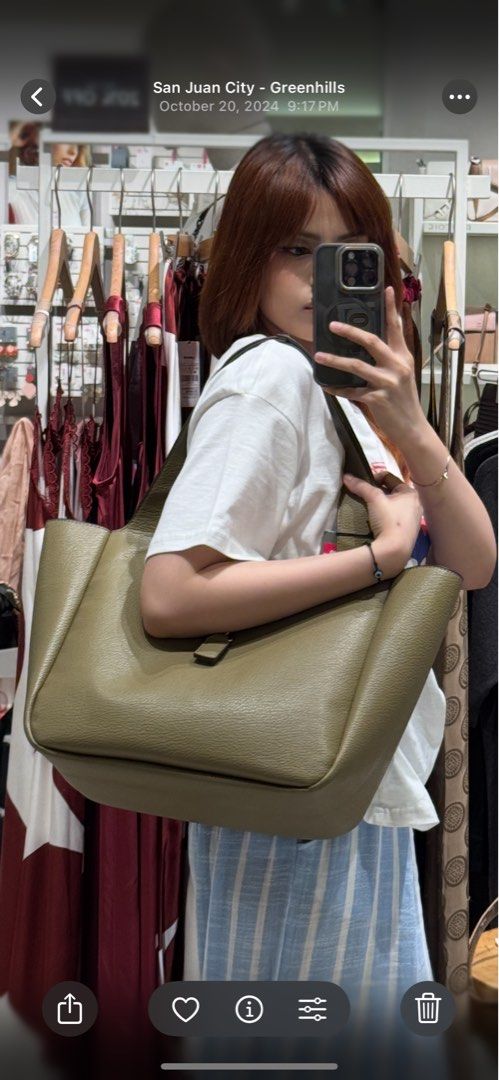 Parfois Woody Tote Bag (Category: Tote Bags) located in Navotas City. Submitted by auntea.24 (Listing ID 1368942802, Image 2). Description: - can't be closed because i lost the lock - aside from that there's no damage with the leather inside and outside.