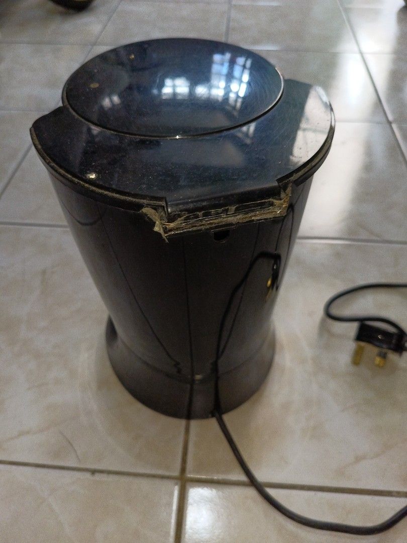 Philips coffee maker (Category: Coffee Machines & Makers) located in Las Pinas. Submitted by gooditems31 (Listing ID 1368947503, Image 3). Description: Philips coffee maker good condition ready to use las Pinas location.