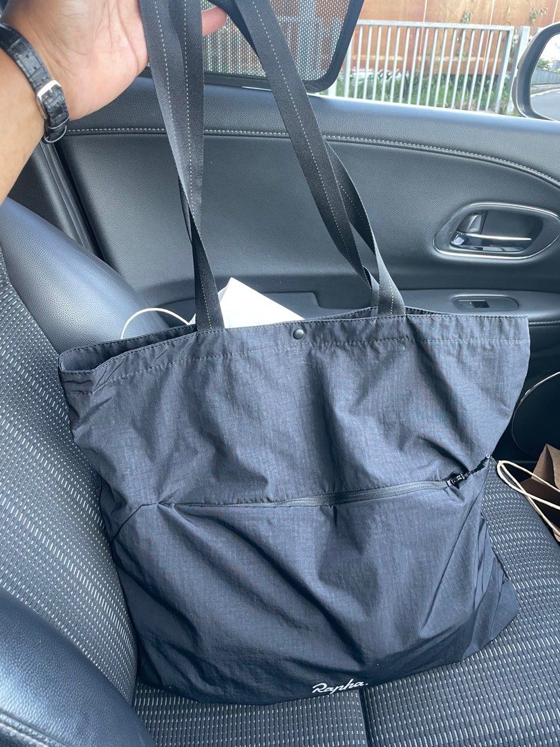 Rapha Tote Bag (Category: Sling Bags) located in Kuala Lumpur. Submitted by tiar.ramon.5 (Listing ID 1368689708, Image 1). Description: Like new.. a very well crafted tote.. https://www.rapha.cc/gb/en/product/tech-tote/BKH01XXBSFXXX.
