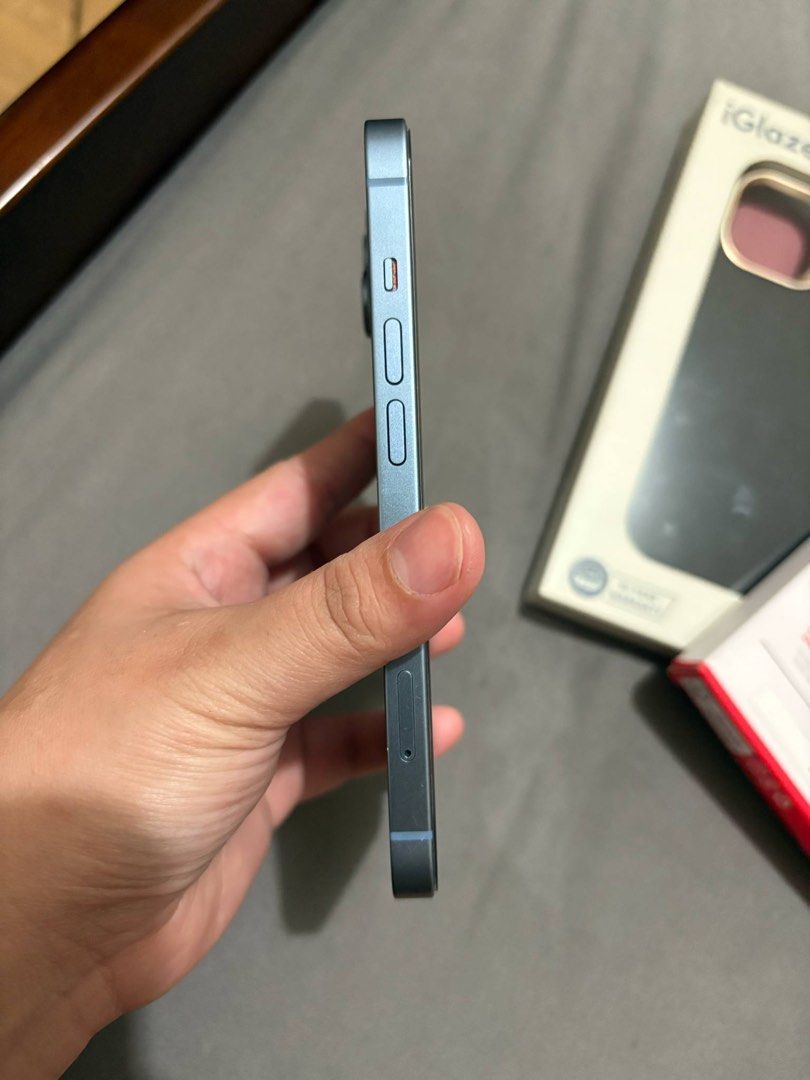 SALE iPhone 14 128GB Globelocked (Category: iPhone 14 Series) located in Quezon City. Submitted by tjyric (Listing ID 1368917782, Image 2). Description: Unit is from Globe Postpaid. RFS Funds for Phone upgrade. Lady owned comes with unit and 2 quality phone case. Slight Nego for sure buyers. .