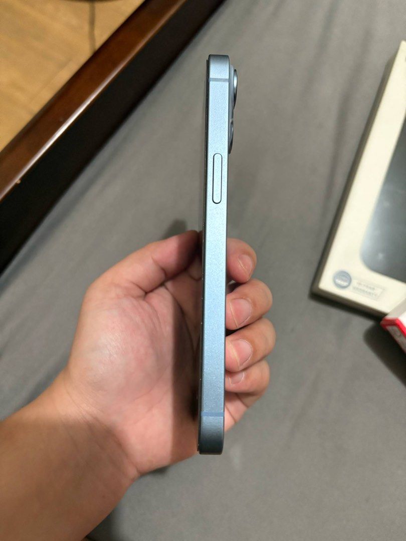 SALE iPhone 14 128GB Globelocked (Category: iPhone 14 Series) located in Quezon City. Submitted by tjyric (Listing ID 1368917782, Image 3). Description: Unit is from Globe Postpaid. RFS Funds for Phone upgrade. Lady owned comes with unit and 2 quality phone case. Slight Nego for sure buyers. .