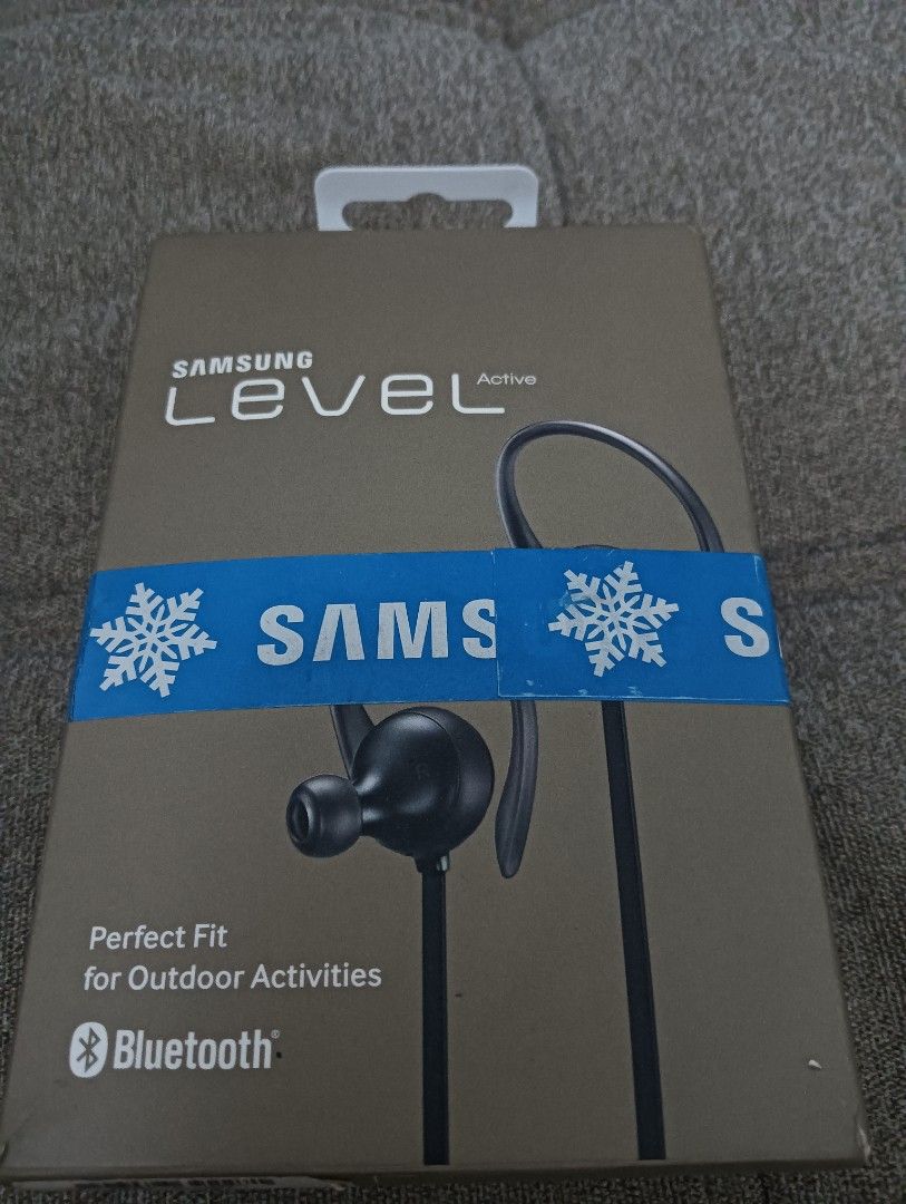Samsung Level Active (Category: Earphones) located in Mandaluyong City. Submitted by ehrgeee (Listing ID 1368877320, Image 2). Description: Authentic Samsung Level Active Perfect Fit for Outdoor Activities headset connected via Bluetooth. Detachable earhooks and wingtips inboxed. Splash Resistant. Direct connection to Apps (Active Key). Dual-Mic NR/EC (Noise Reduction and Echo Cancellation). I just opened this box to take a photo of the actual it