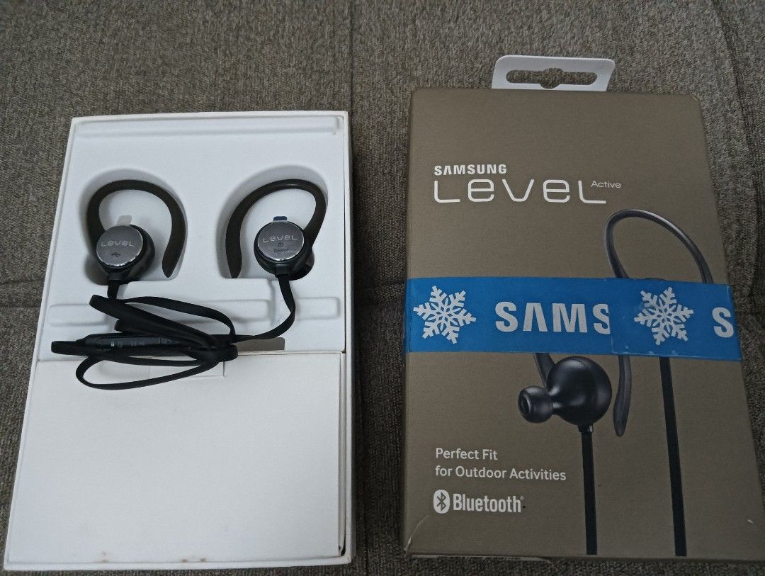 Samsung Level Active (Category: Earphones) located in Mandaluyong City. Submitted by ehrgeee (Listing ID 1368877320, Image 1). Description: Authentic Samsung Level Active Perfect Fit for Outdoor Activities headset connected via Bluetooth. Detachable earhooks and wingtips inboxed. Splash Resistant. Direct connection to Apps (Active Key). Dual-Mic NR/EC (Noise Reduction and Echo Cancellation). I just opened this box to take a photo of the actual it
