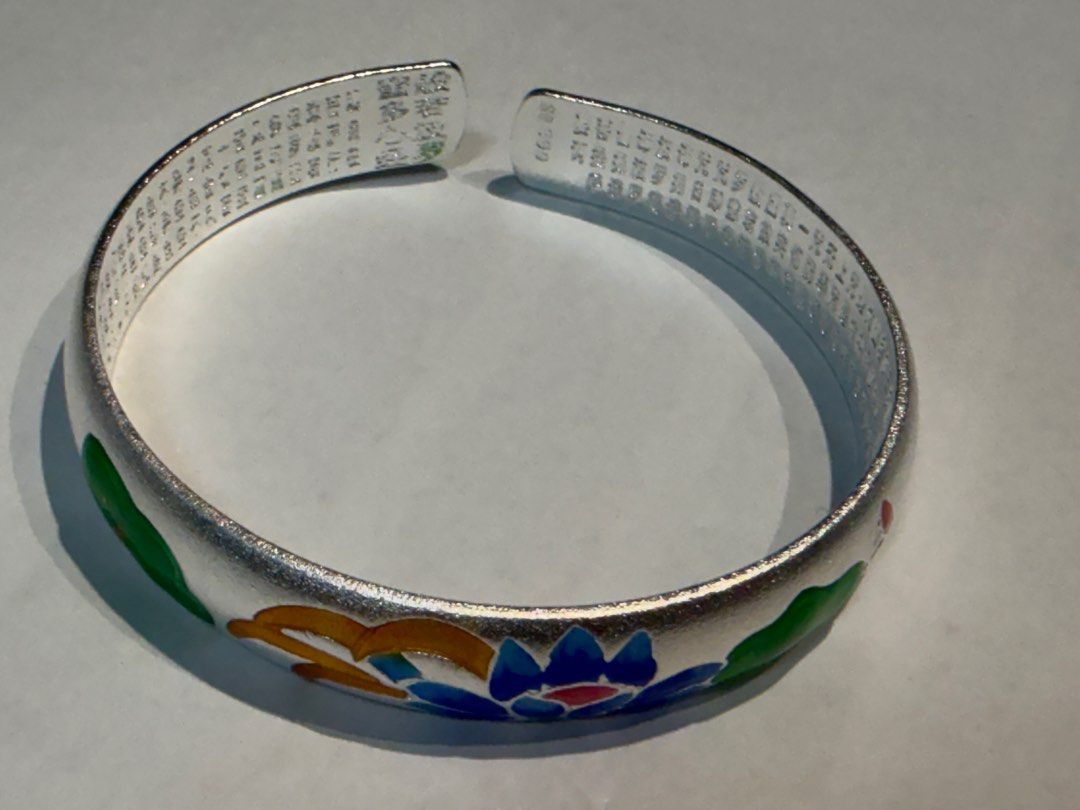 Solid silver bangles (Category: Bracelets) located in Singapore. Submitted by kai3133 (Listing ID 1368913619, Image 6). Description: 💫999 solid silver bangles. ————————————— Item A: Photo 1&2. Diameter:58mm Width:10mm Thickness:1mm Weight:~36g ———————————— Item B: Photo 3&4 (5pcs available) Diameter:58mm Width:10mm Thickness:1mm Weight:~29g ———————————— Item C:Photo 5&6 Diameter:58mm Width:10mm Thickness:1mm Weight:~34g ———————————— Item D:Photo