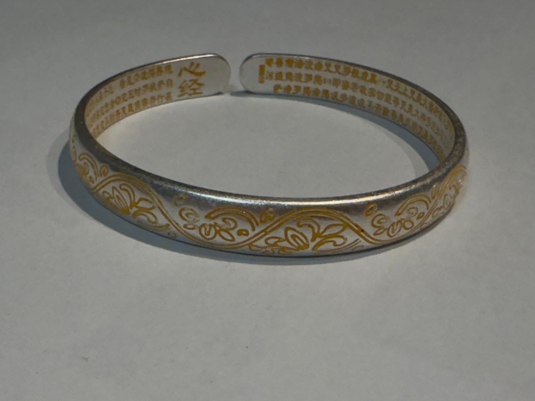 Solid silver bangles (Category: Bracelets) located in Singapore. Submitted by kai3133 (Listing ID 1368913619, Image 9). Description: 💫999 solid silver bangles. ————————————— Item A: Photo 1&2. Diameter:58mm Width:10mm Thickness:1mm Weight:~36g ———————————— Item B: Photo 3&4 (5pcs available) Diameter:58mm Width:10mm Thickness:1mm Weight:~29g ———————————— Item C:Photo 5&6 Diameter:58mm Width:10mm Thickness:1mm Weight:~34g ———————————— Item D:Photo