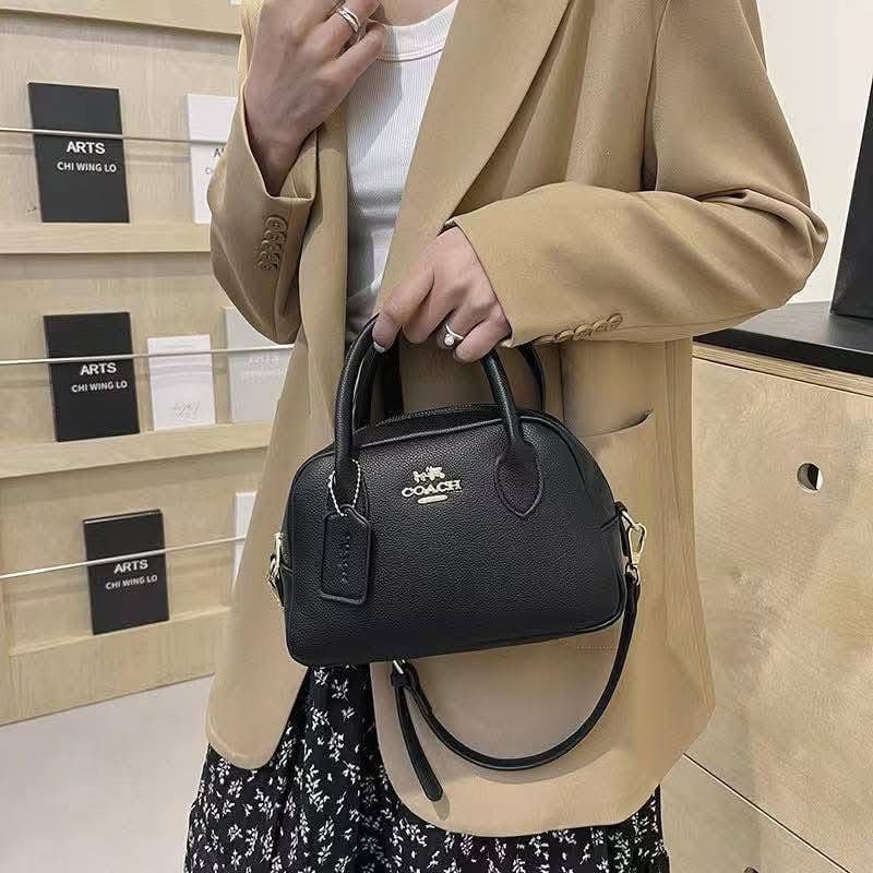 SYDNEY SATCHEL (Category: Luxury Bags & Wallets) located in Manila. Submitted by embereshop2 (Listing ID 1368854842, Image 3). Description: -with box -3 colors available .