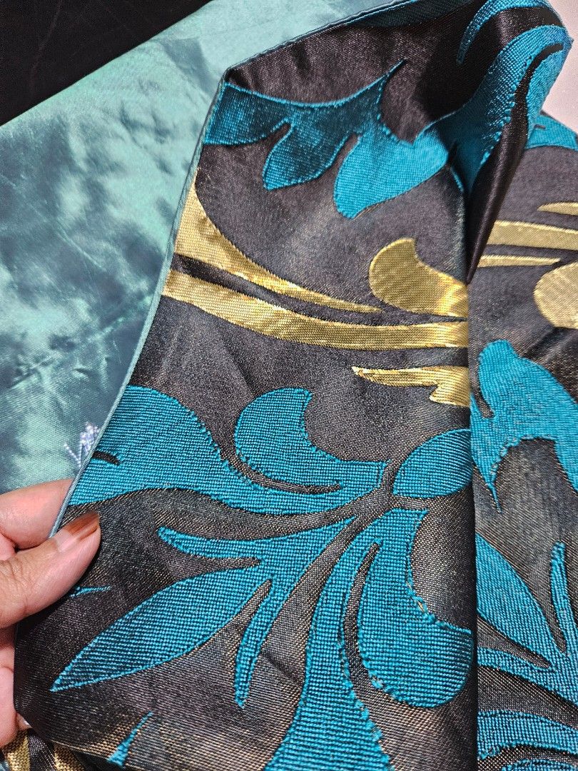 Table runner65075511683970114