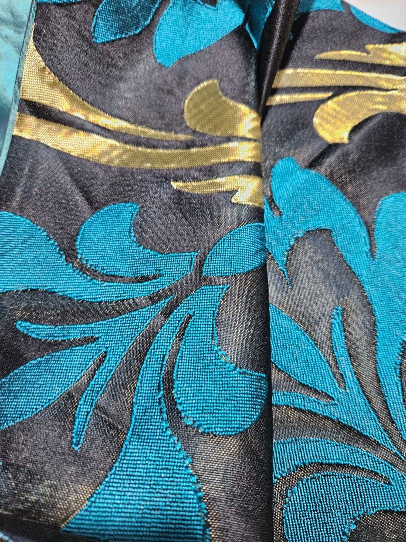 Table runner65075511683970113