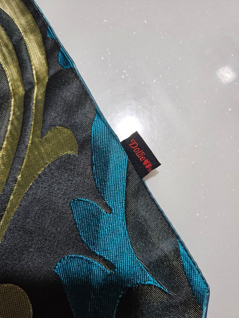Table runner65075511683970111