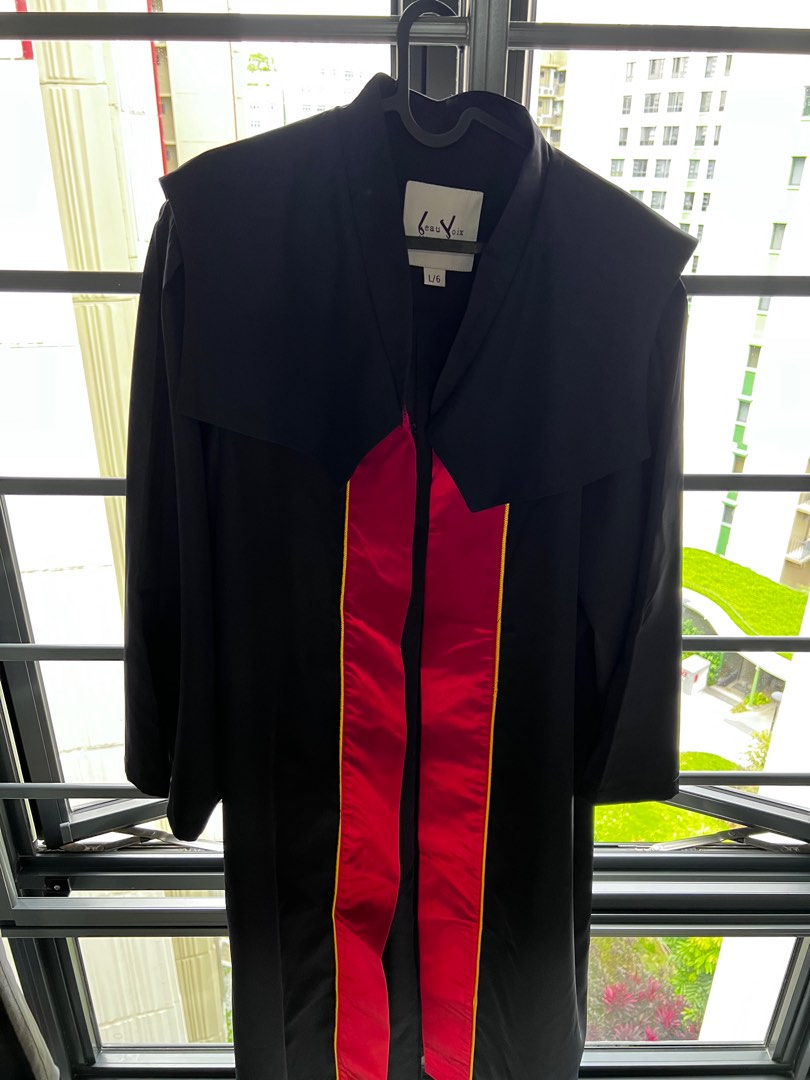 Temasek Poly Graduation Gown, Men's Fashion, Tops & Sets, Tshirts ...