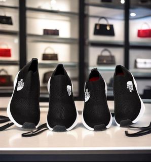 (Category: ) located in . Submitted by fascinating.bag.mall (Listing ID 1368884944, Image 1). Description: .