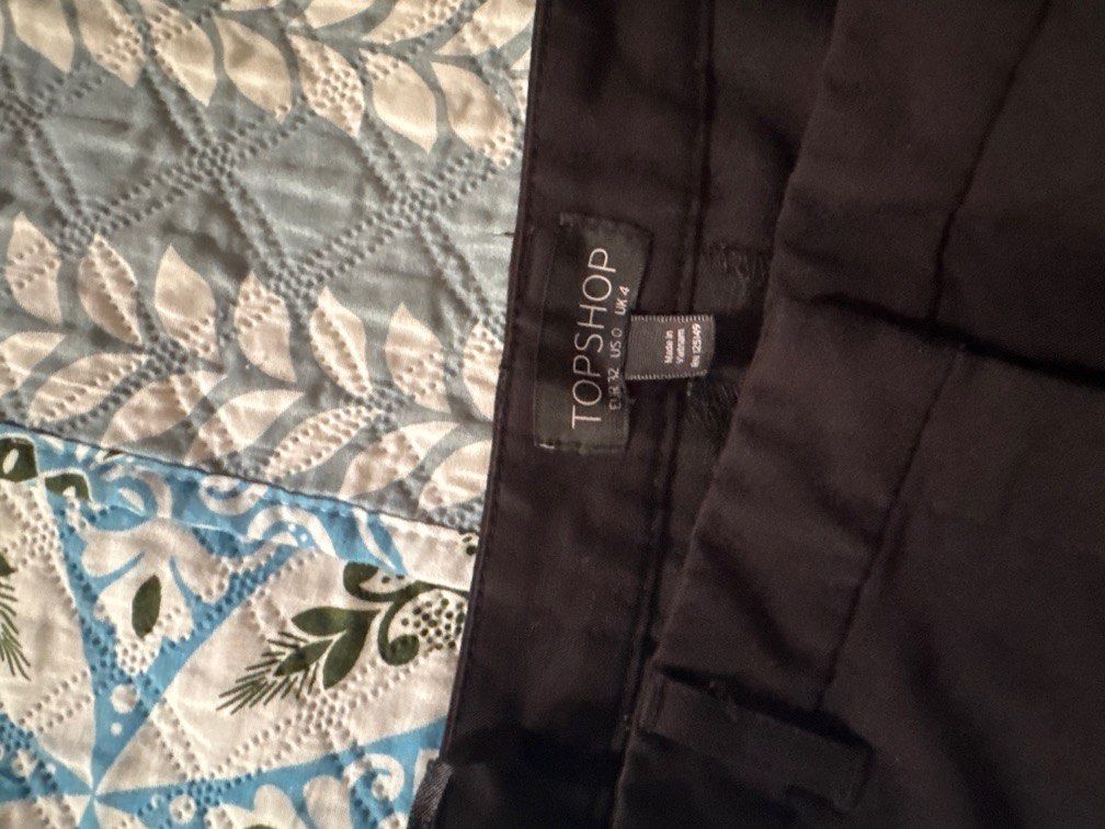 Topshop Slacks Black Size 32/0/4 (Category: Other Bottoms) located in Las Pinas. Submitted by mbisl (Listing ID 1368844226, Image 2). Description: .