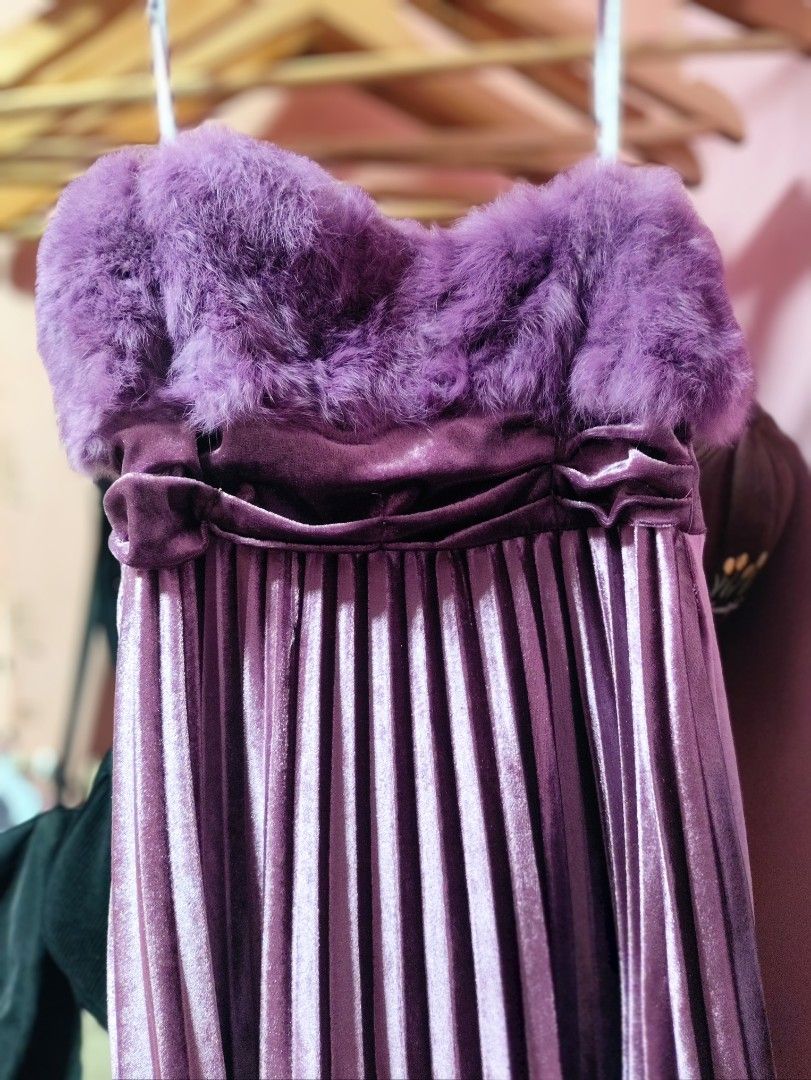 Velvet Dress (Category: Evening dresses & gowns) located in Quezon City. Submitted by decluttrph_ (Listing ID 1368833024, Image 2). Description: Kebs siya xs to s Good Condition pa po 😊 Qc Area MOP: Gcash only :).