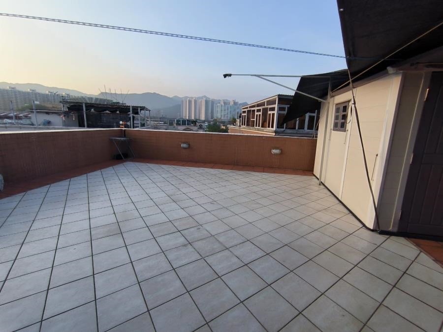 700 sq ft 2nd floor with rooftop and parking space in Tun Tsz Wai634389915827221111
