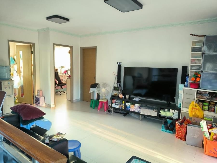 700 sq ft 2nd floor with rooftop and parking space in Tun Tsz Wai63438991582722111